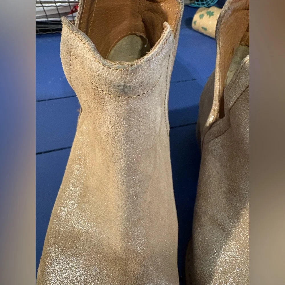 DIBA True Skyler Metallic Tan Suede Ankle Boots Size 8